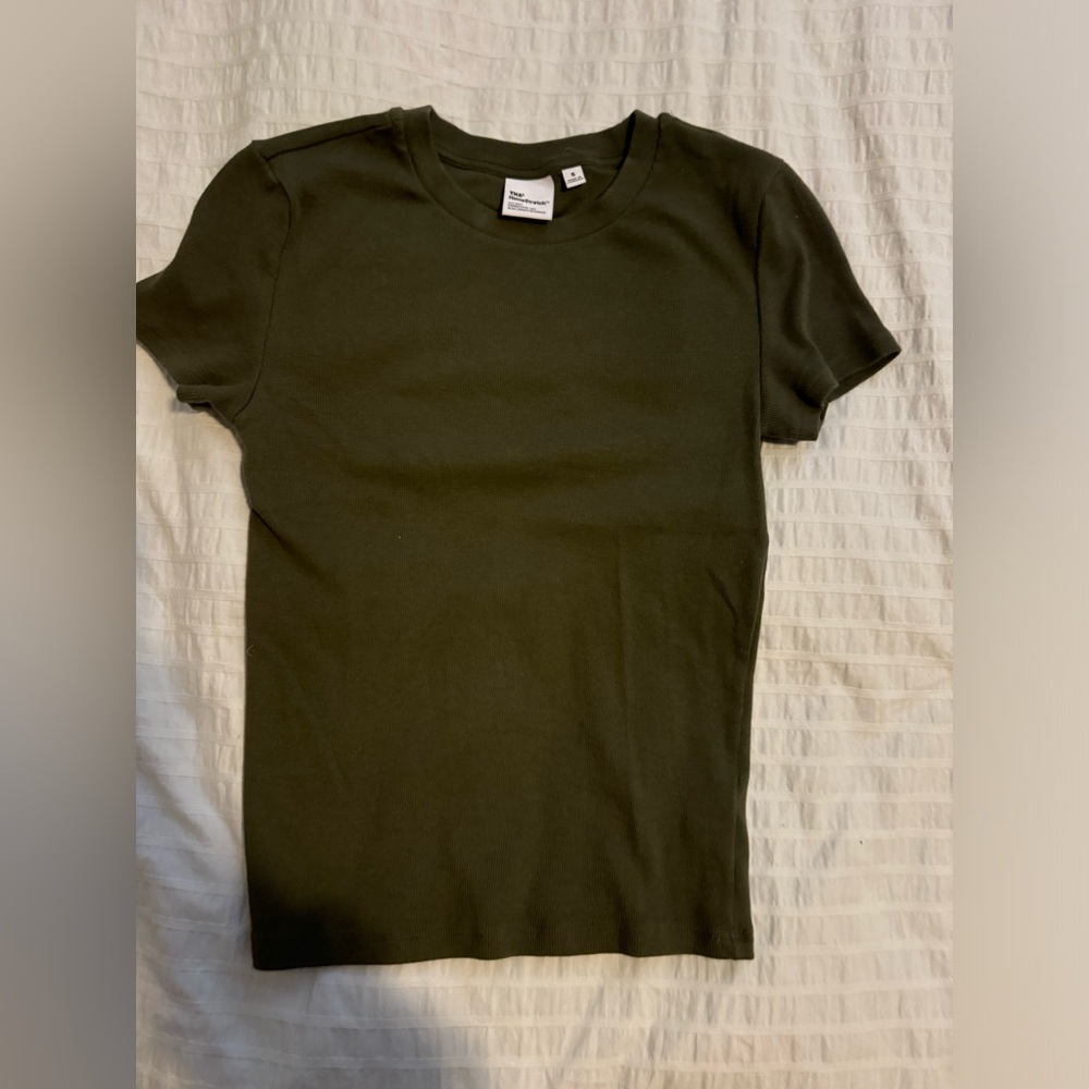 Aritzia Short Sleeve Crewneck Tee in Olive Green